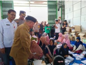 BUPATI SITUBONDO DAN FORKOPIMDA TINJAU KESIAPAN KPU SITUBONDO DALAM PELIPATAN SURAT SUARA