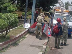Satpol PP Situbondo Bersama Tim Gabungan Bersihkan APK