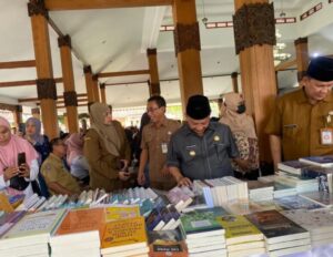 BUPATI SITUBONDO MEMBUKA NGAJI LITERASI YANG DIGELAR DISPERPUSIP SITUBONDO DAN DWP SITUBONDO