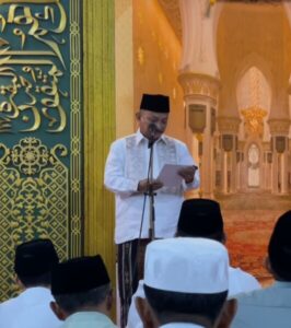 BUPATI SITUBONDO, KARNA SUSWANDI SHOLAT IED DI MASJID AGUNG AL ABROR SITUBONDO