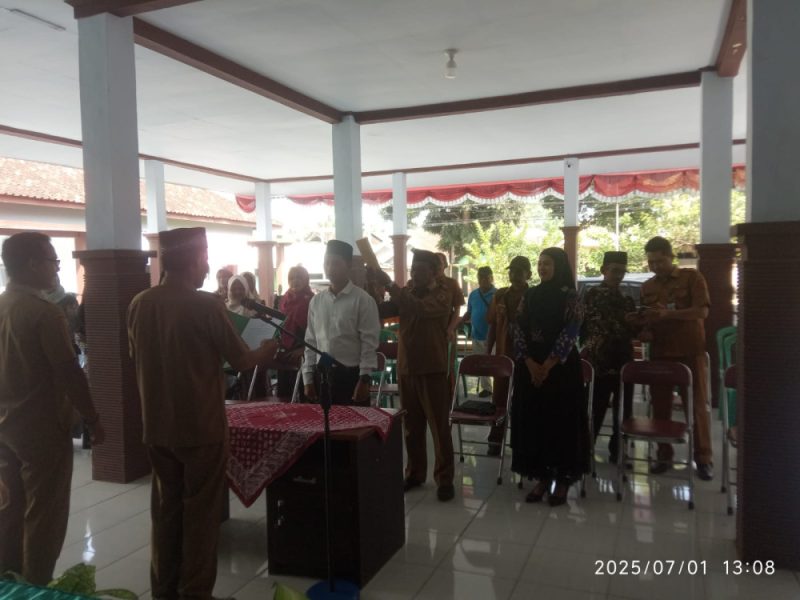 Kasun Gambirono Kulon Bangsal Jember Diambil Sumpahnya Bersama Tiga Pilar