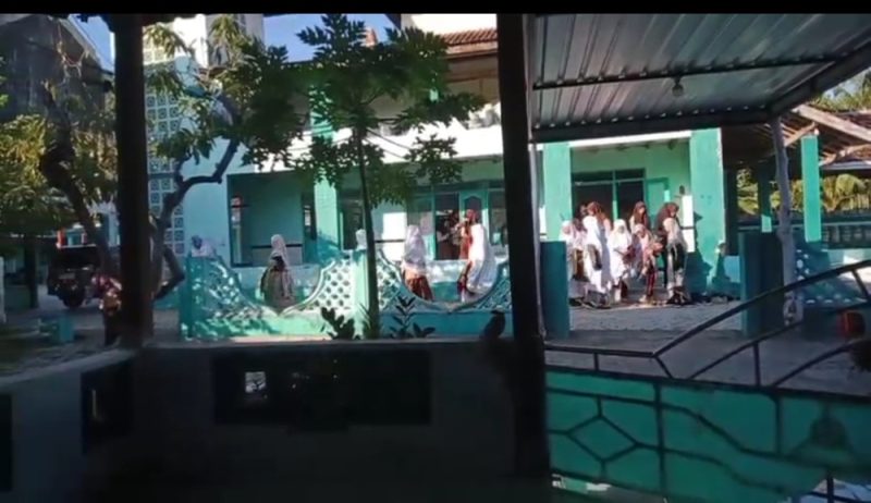 Yayasan Lembaga Pendidikan Doktren Zainul Fauzi Kendit Situbondo Gelar Praktek Sholat
