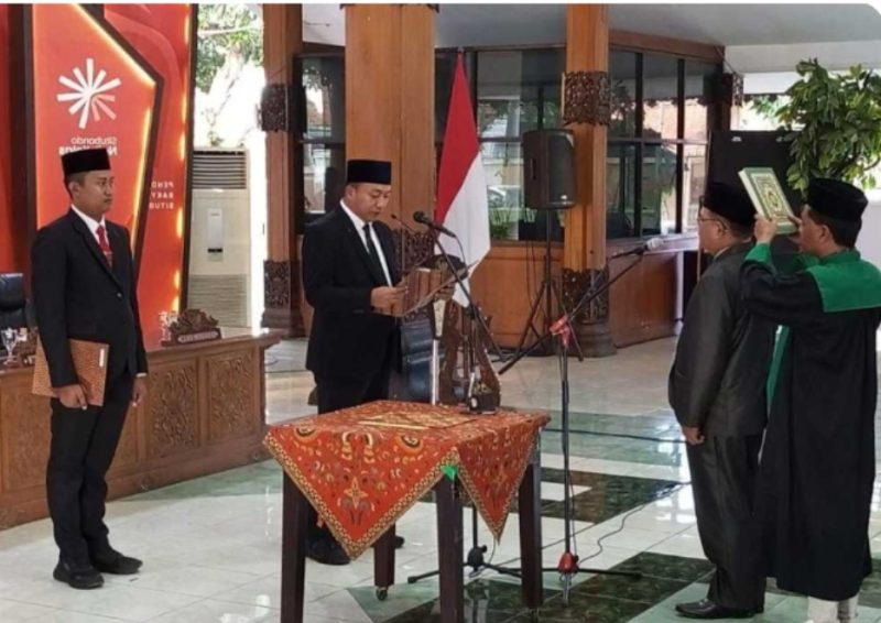 Bupati Situbondo Lantik Asy’ari, S.Sos. sebagai Direktur Perumda Tirta Baluran Periode 2025-2030