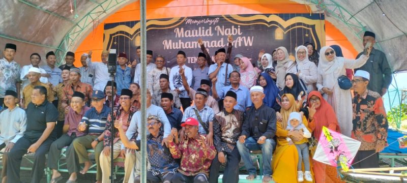 Alumni MTsN 1 Situbondo Peringatan Maulid Nabi Muhammad SAW di Pantai Muara Kasih Gelung Situbondo